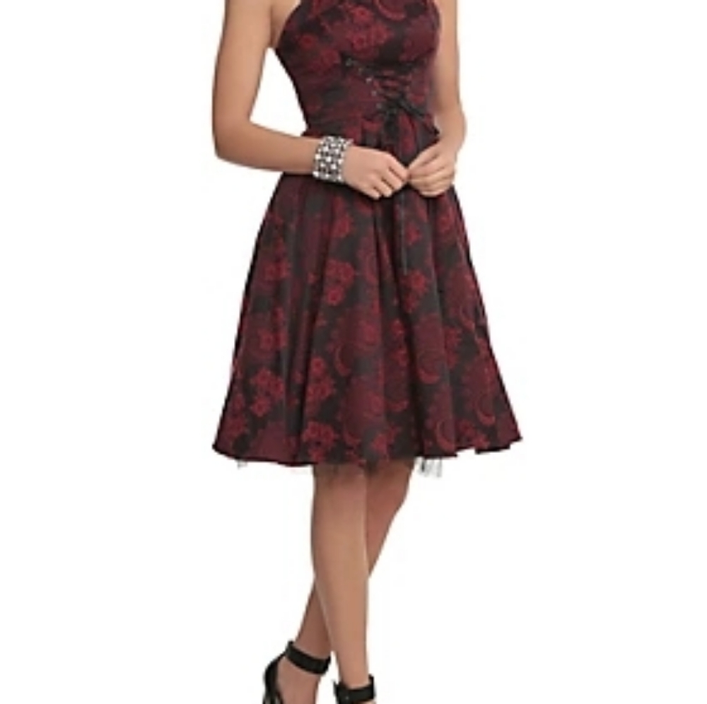 Red And Black Brocade Lace-Up Dress - Picture 2 of 6